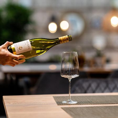 Hotel Residence Promenade Burgas Exterior photo Wine being poured