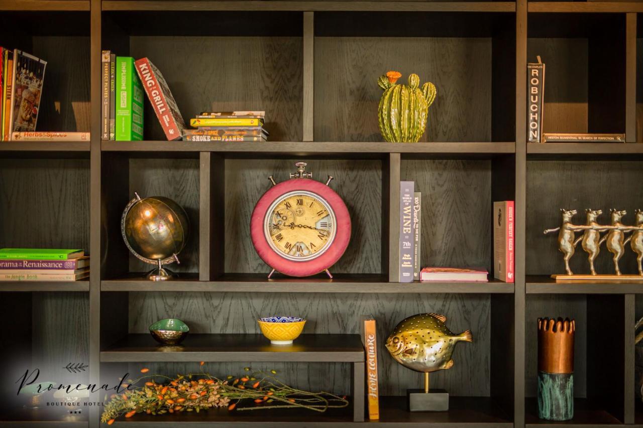 Hotel Residence Promenade Burgas Exterior photo A bookshelf