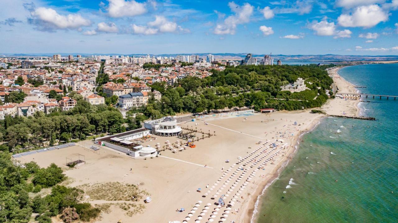 Hotel Residence Promenade Burgas Exterior photo Aerial view of the beach