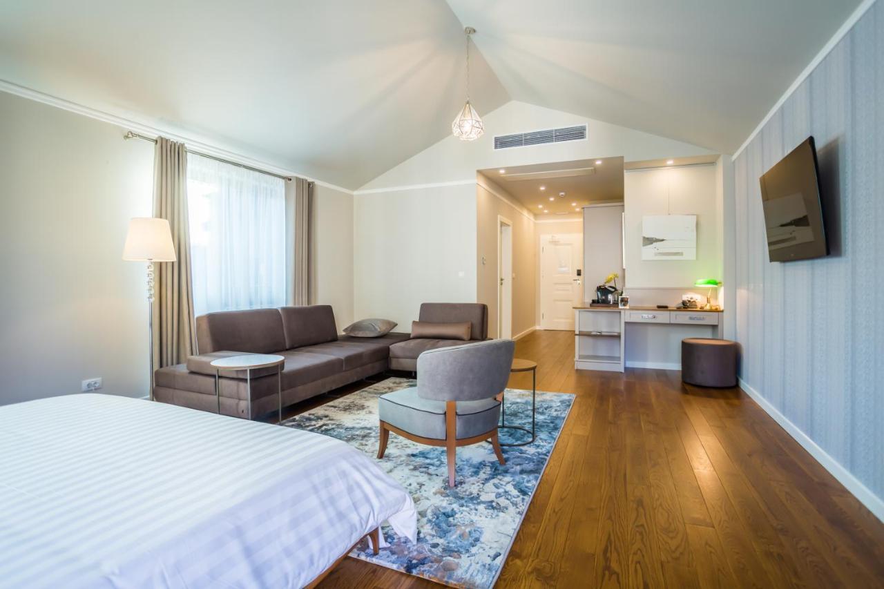 Hotel Residence Promenade Burgas Exterior photo Suite