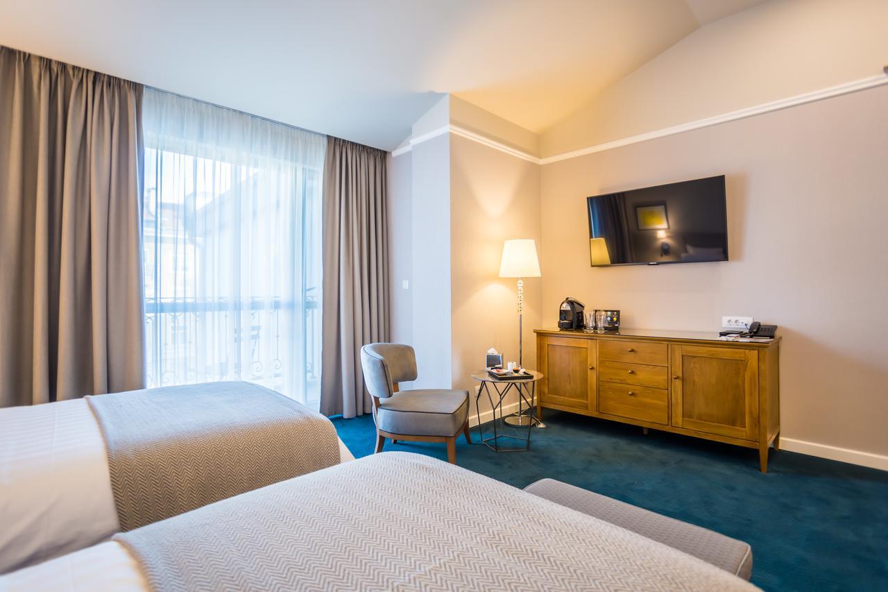 Hotel Residence Promenade Burgas Exterior photo A room at the hotel