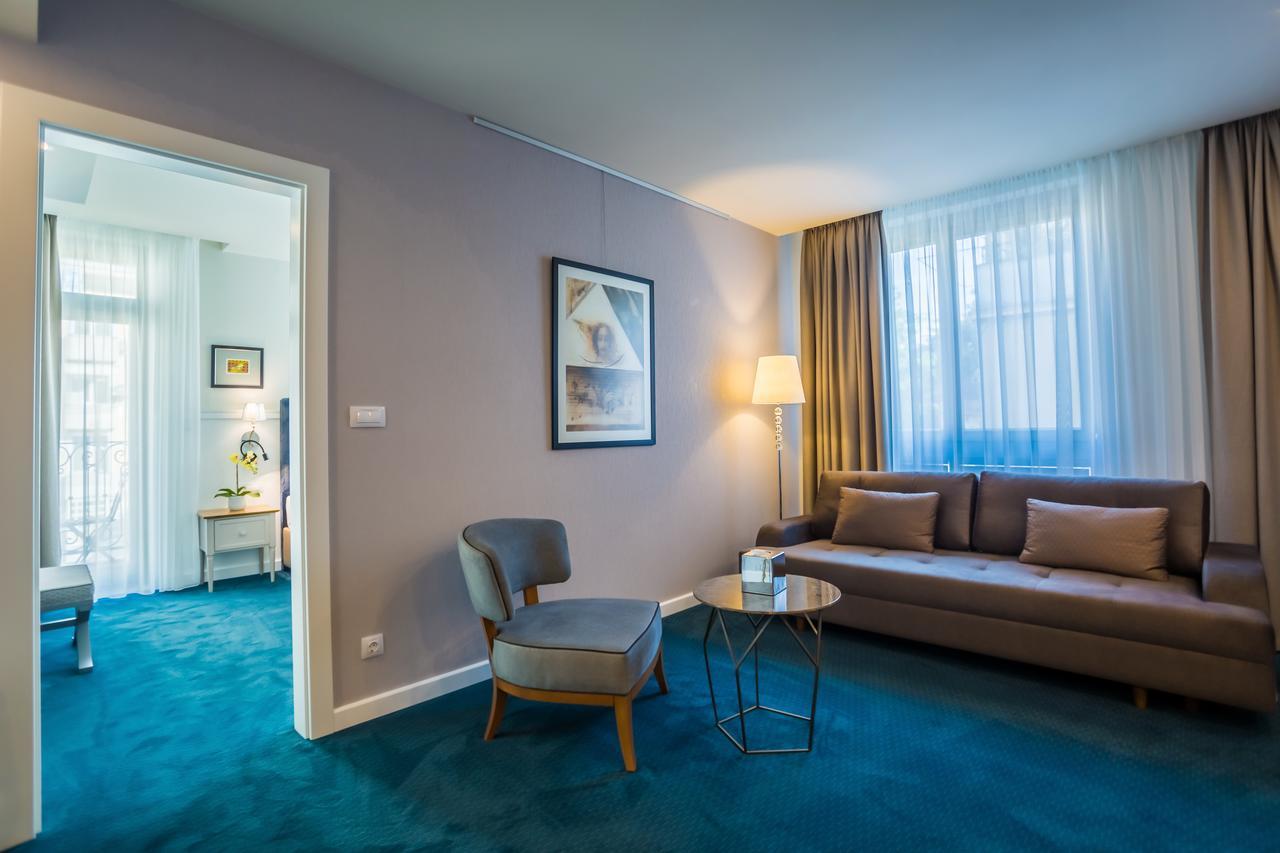 Hotel Residence Promenade Burgas Exterior photo Suite